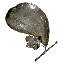 Coupe plat Buccellati argent massif en forme de figue L 15.24 cm.  155 g.