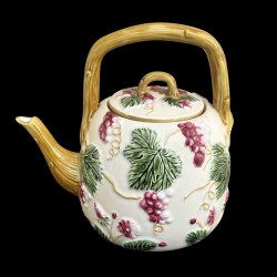 Majolica ivory Tea Pot "George Sand"