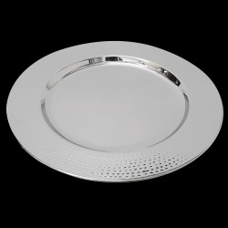 Assiette de présentation argentée martelée