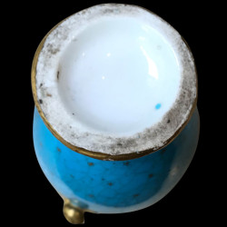 Vase en porcelaine bleu style Christopher Dresser