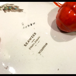 Saladier Wedgwood décors chromo, pieds homards cerclé métal argenté XIXe